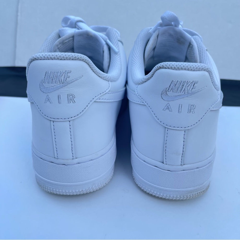 Nike Air Force 1 Men’s Size 10.5 White Athletic Lifestyle Shoes Sneakers - Picture 9 of 9